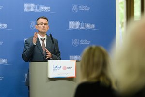 Atsižvelgė į kritiką: A. Dulkys pirmus ribojimus neturintiems imuniteto žada įvesti vėliau nei planavo
