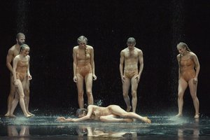 Muzikinio teatro baleto trupė Klaipėdos elinge šokio kalba pasakos apie viltį ir susitaikymą