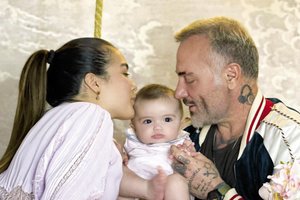 54-erių italas G. Vacchi netikėtai įamžino jųdviejų su perpus jaunesne mylimąja dukros vardą