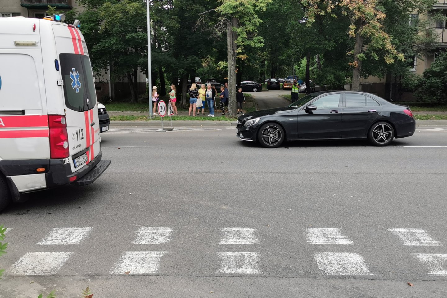 Vilniuje pranešta apie automobilio partrenktas dvi mergaites.<br>T.Bauro nuotr.