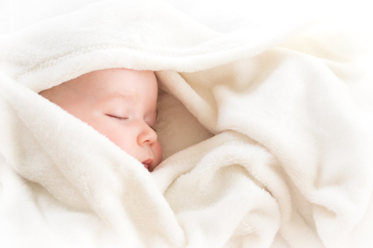 Patvarus pledukas tarnaus ilgiau Ieškant pleduko kūdikėliui, paprastai galvojama apie jo ramų ir jaukų miegelį lovelėje ar vežimėlyje.<br>Shutterstock nuotr.