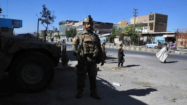 Vaizdai iš įvykio vietos: Talibanas užėmė Afganistano pietinį miestą Laškar Ga