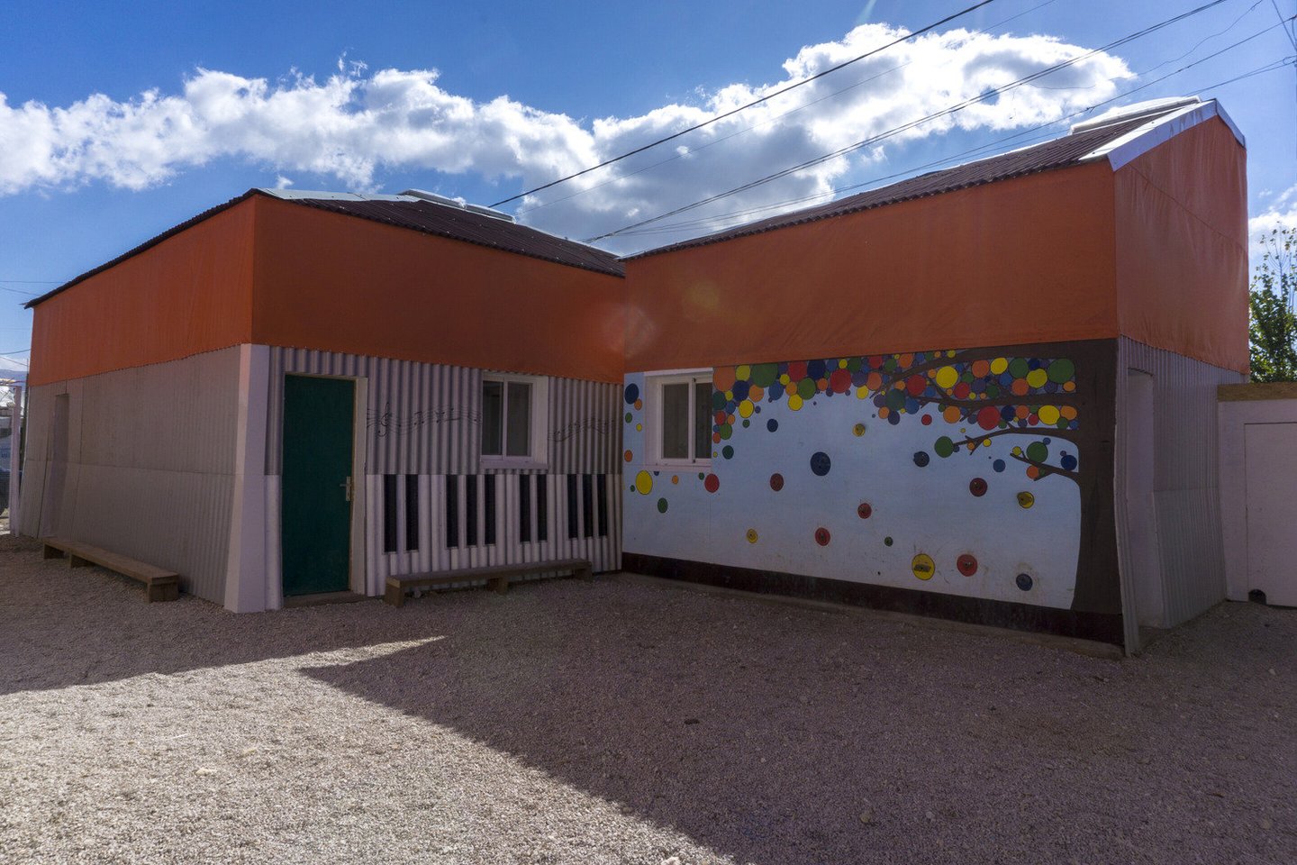 Mokykla sukurta panaudojus paviljoną, eksponuotą 2015 m. Milano parodoje.<br>CatalyticAction / Archdaily.com nuotr.