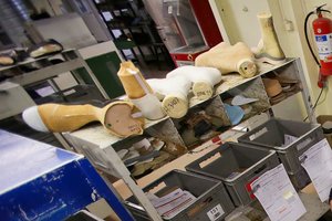 Teisme aiškinsis ortopedinės įrangos pardavėjai – įtariama, kad smarkiai patuštino ligonių kasą   