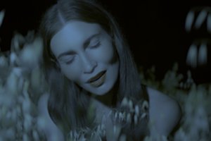 Dainininkė A. Sabulytė pristato trečią autorinį kūrinį: „Tai daina Lietuvos rugpjūčiui“