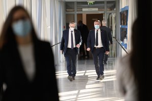 Į Seimą bus galima įeiti tik su galimybių pasu, bet parlamentarams bus taikoma išimtis