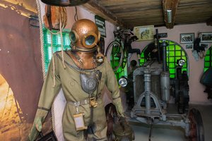 Unikalų antikvarinių daiktų muziejų įkūręs kolekcininkas saugo meteorą ir dinozauro kiaušinį