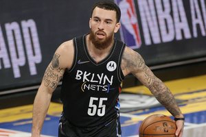 Neįtikėtini pasirodymai už Atlanto: M. Jamesas sumetė 63 taškus, „Celtics“ gynėjas – 92 taškus