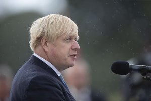 B. Johnsonas dėl krizės Afganistane ketina atšaukti iš atostogų parlamentą