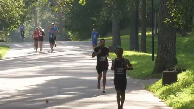 Vilniaus Vingio parke nuaidėjo Žolinių maratonas: varžėsi ir žinomi veidai