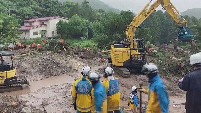 Japonijoje nuslinko purvo nuošliauža: 230 gelbėtojų vis dar ieško dviejų dingusių gyventojų