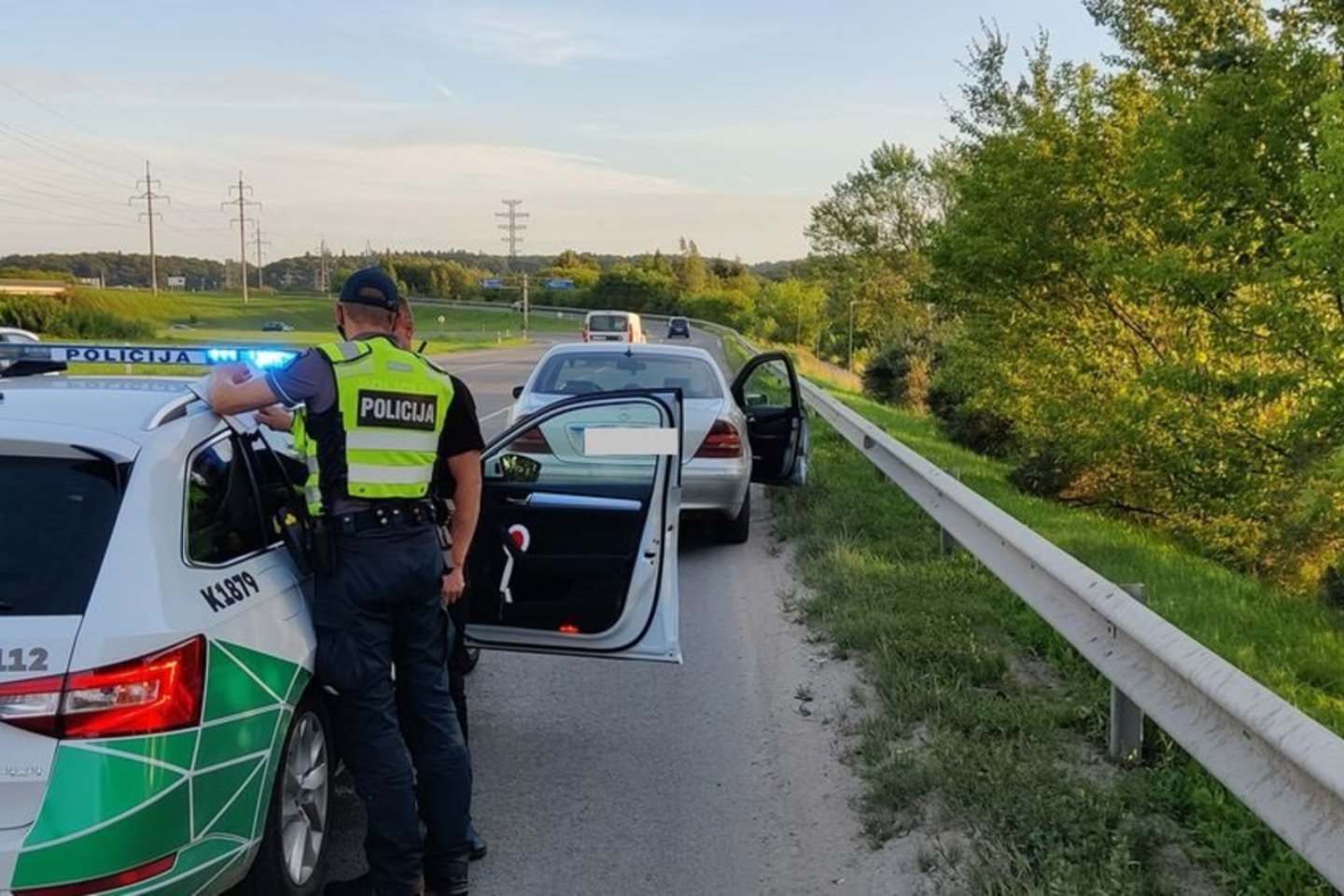 Per savaitę Kelių patrulių kuopos pareigūnai mobiliaisiais greičio matavimo prietaisais užfiksavo 558 greičio viršijimo atvejus.<br>Lietuvos policijos nuotr.