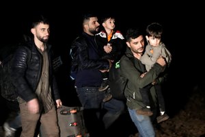 Latvijos pasieniečiai prie sienos su Baltarusija apgręžė 62 žmones