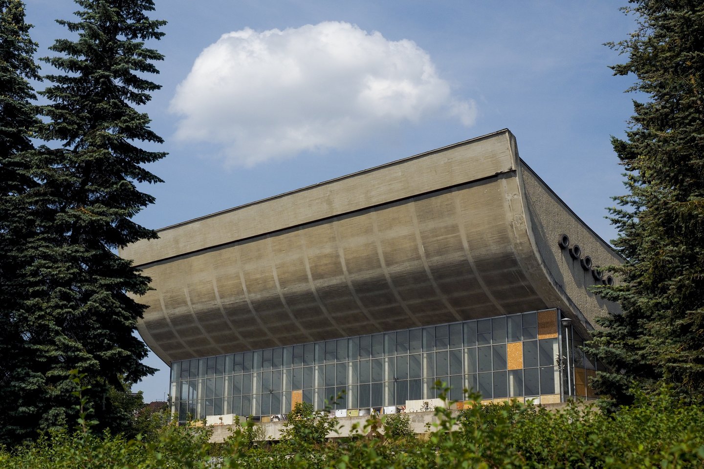 Vyriausybė atsisako planų nebenaudojamus Vilniaus sporto rūmus paversti Vilniaus kongresų centru ir ketina ieškoti kitų sprendimų.<br>V.Ščiavinsko nuotr.