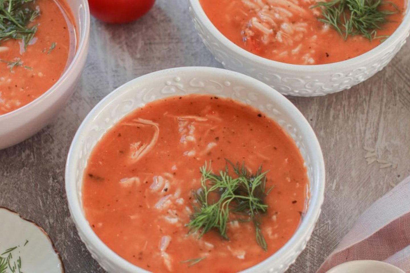 Pomidorų sriuba su ryžiais ir vištiena.<br>„Skanauk su Aušra“ nuotr.