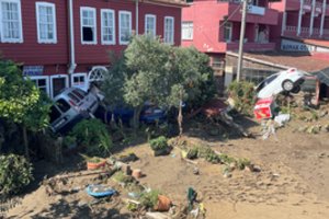 Turkijoje potvynių aukų skaičius išaugo iki 77, toliau ieškoma dešimčių žmonių