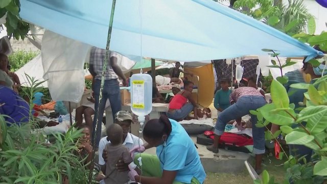 Po galingo žemės drebėjimo Haityje aukų skaičius vis dar auga: paskelbtas trijų dienų gedulas