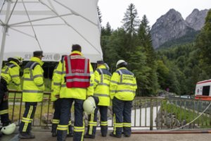 Vokietijoje dingo 2 potvynio srovės nuo tilto nunešti žmonės