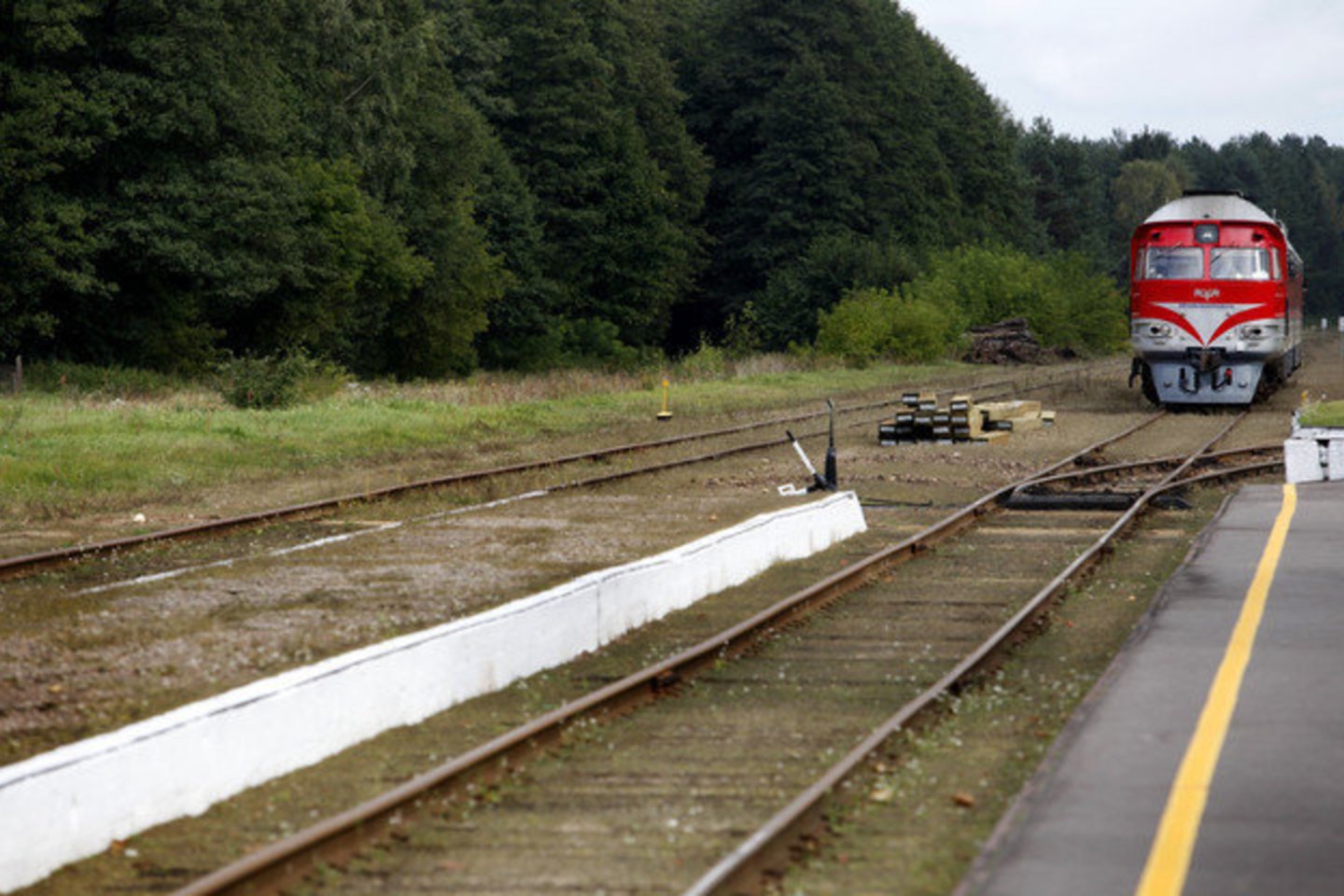 Tiesioginiai krovininiai traukiniai iš Kinijos į Lietuvą – dalis vadinamojo „naujojo šilko kelio į Europą“ – dėl įtemptos politinės situacijos tarp šalių rugpjūčio pabaigoje ir rugsėjį atšaukiami.<br>V.Balkūnas