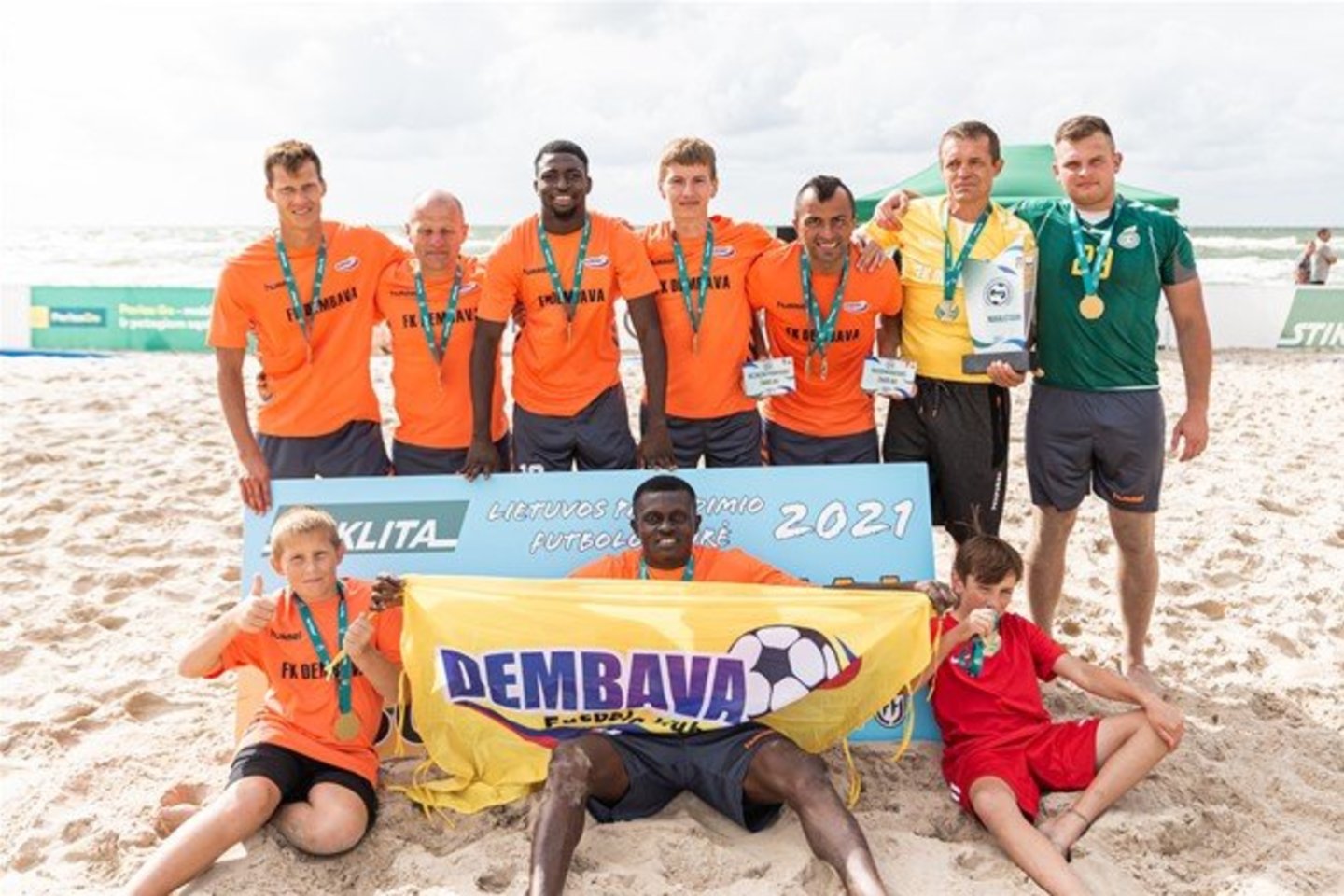  Palangoje vykusį paplūdimio futbolo taurės turnyrą laimėjo Panevėžio „Dembavos“ komanda.<br> lff.lt nuotr.