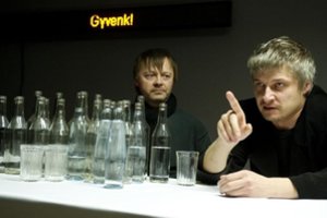 Oskaro Koršunovo spektaklio „Dugne“ aktoriams – scenos po atviru dangumi išbandymas