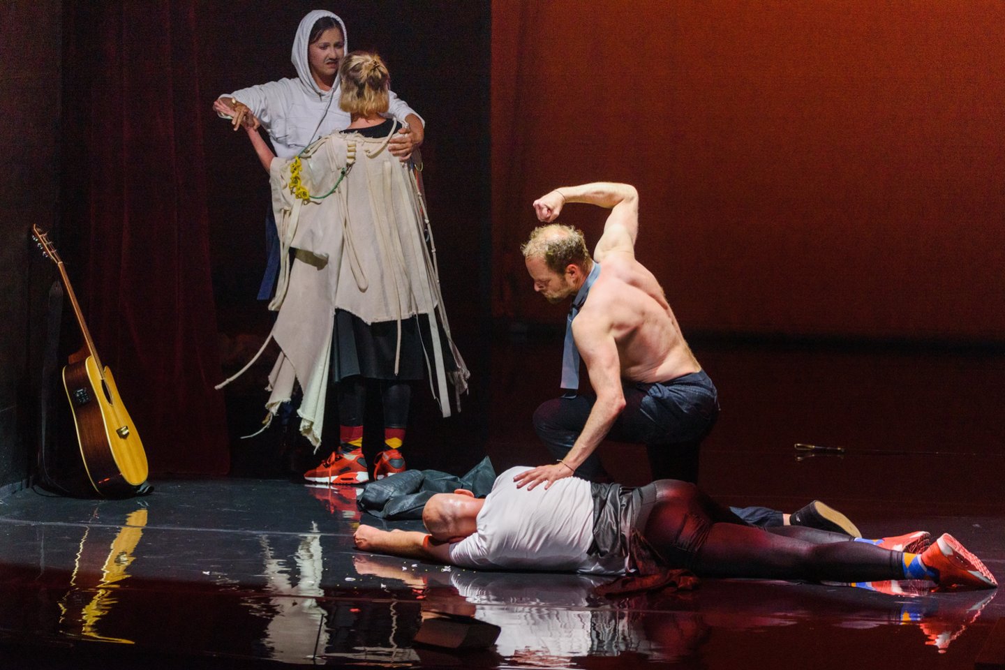 Tarptautiniame teatro festivalyje „TheATRIUM“ parodytas J.Klatos spektaklis „Faustas“ pagal J.W.Goethe's filosofinę tragediją.<br> A.Kubaičio nuotr.