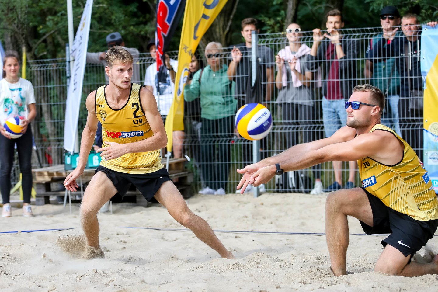  Lietuvos paplūdimio tinklininkai Čekijoje įveikė FIVB turnyro kvalifikaciją.<br> M.Baranausko nuotr.