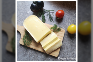 Naminis lydytas varškės sūris: rezultatas – geresnis nei tikėjausi