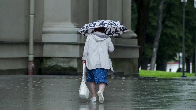 Sinoptikai: vasara ima trauktis, tačiau nereiktų nusivilti – dar sulauksime šilumos