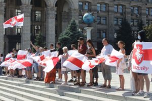 Nuo režimo bėgančių baltarusių ilgas kelias į Ukrainą: „Rizikuoja visi“