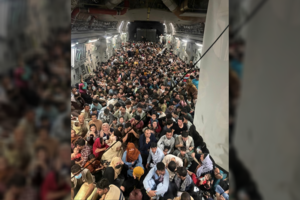 Paaiškėjo, kad šioje nuotraukoje įamžintas rekordas – suskaičiavo, kiek iš tiesų skrido žmonių