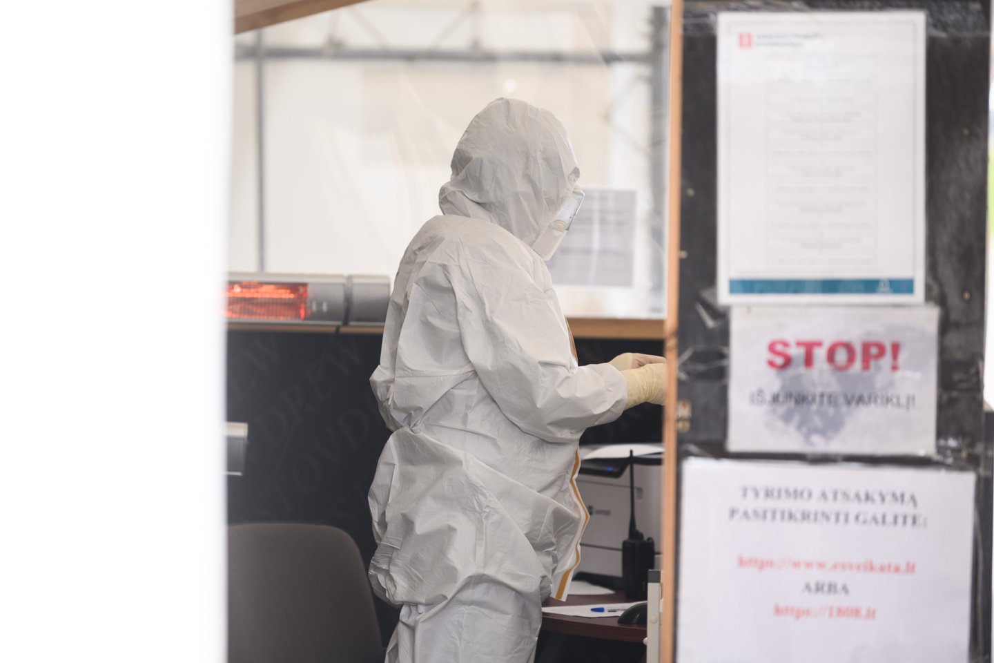 Ekstremalios situacijos ribojimų nesilaikymo pažeidimų skaičius išaugo – patikrinus beveik 1,6 tūkst. subjektų, nustatyta 12 nusižengimų.<br>V.Skaraičio nuotr.