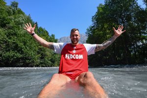 „Monaco“ treniruočių stovykloje Donatas Motiejūnas nustebino neįprastomis maudynėmis