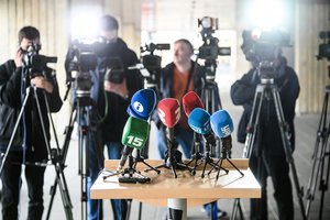 Seime – siūlymas numatyti baudą už trukdymą žurnalistams rinkti informaciją