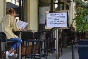 „Jūs bankrutuosite, mes pas jus neisime“ – antivakserių grasinimas nesuveikė, bet jau pastebėti sukčiai 