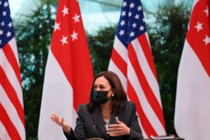 JAV viceprezidentė K. Harris kaltina Kiniją „bauginimu“ ginčijamuose vandenyse