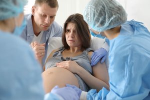 Po tragedija pasibaigusio gimdymo Kaune – atsiliepė dar viena šeima: išgelbėjo tik vyro atkaklumas