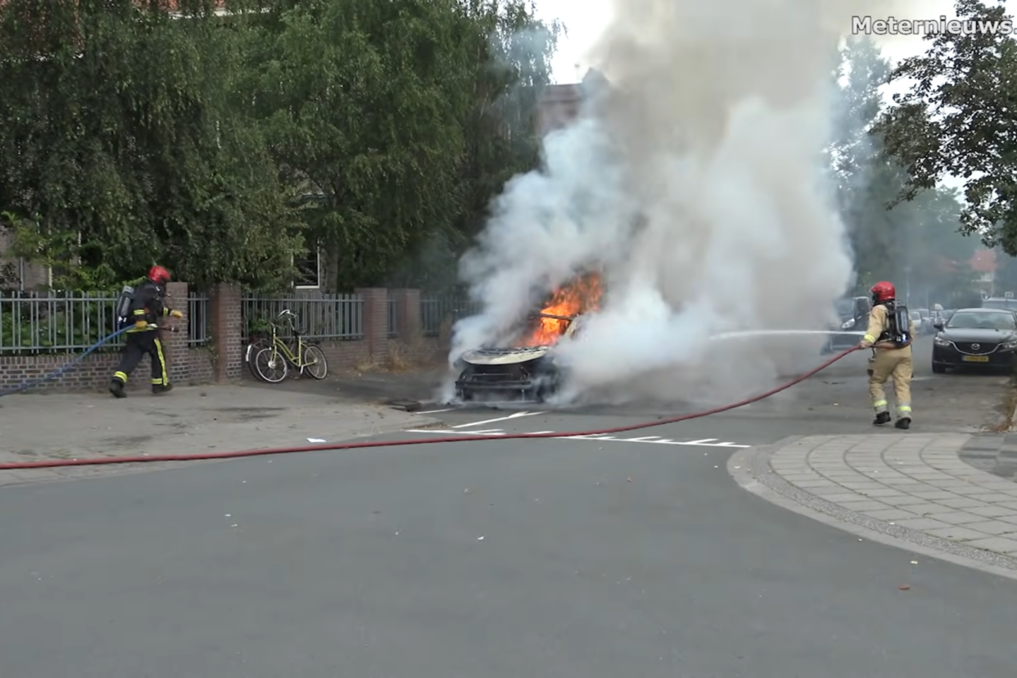 Automobilis sudegė visiškai, nors ugniagesiai pasirodė pakankamai greitai.<br>Stop kadras