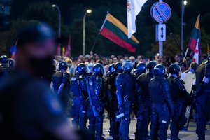 Mitinguoti prie Seimo nebeleis? Policija siūlo rinktis kitą vietą ir siunčia griežtą žinią