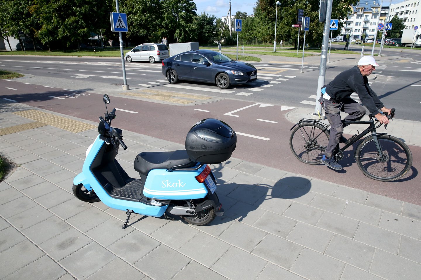 „Skok“ motoroleriai kaip reikiant okupavo sostinės gatves.<br>R.Danisevičiaus nuotr.