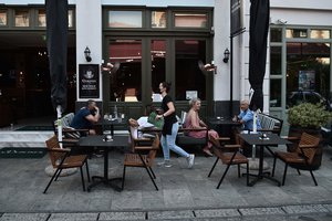 Graikijoje įvedami nauji ribojimai imuniteto COVID-19 neturintiems asmenims