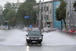 Sinoptikai: artimiausiomis dienomis Lietuvą lankys smarkus lietus ir pavojingas vėjas