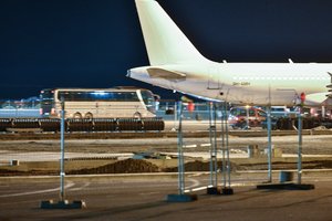 Į Vilniaus oro uostą parskraidinti su Lietuvos kariais Afganistane dirbę vertėjai