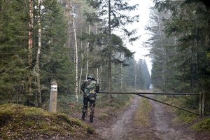 VSAT pareigūnai naktį neįleido poros migrantų, bandžiusių įeiti į Lietuvą