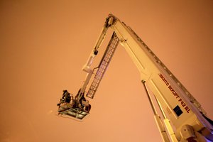 Naktį Kauno daugiabutyje kilo didelis gaisras: žmones gelbėjo gausios ugniagesių pajėgos