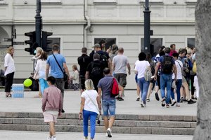 Spurtavus Lietuvos ekonomikai padidino šiųmečio BVP prognozę, kitiems metams – apkarpė