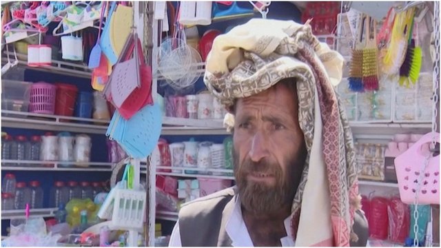 Afganų valiutos vertė smuko žemyn: gyventojai skundžiasi žaibiškai išaugusiomis kainomis