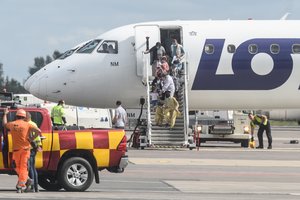 Dar pusšimtis afganistaniečių pasiekė Vilnių: išsibarsčiusius žmones po Kabulą gaudė džipu su Gedimino stulpais