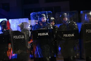 Migrantų neįleidžiantiems ir riaušes malšinantiems pareigūnams – papildomos priemokos už darbą