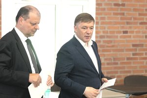 Valstiečių elito susitikimas R. Karbauskio būstinėje kelia aistras: sprendė, kaip elgtis su S. Skverneliu